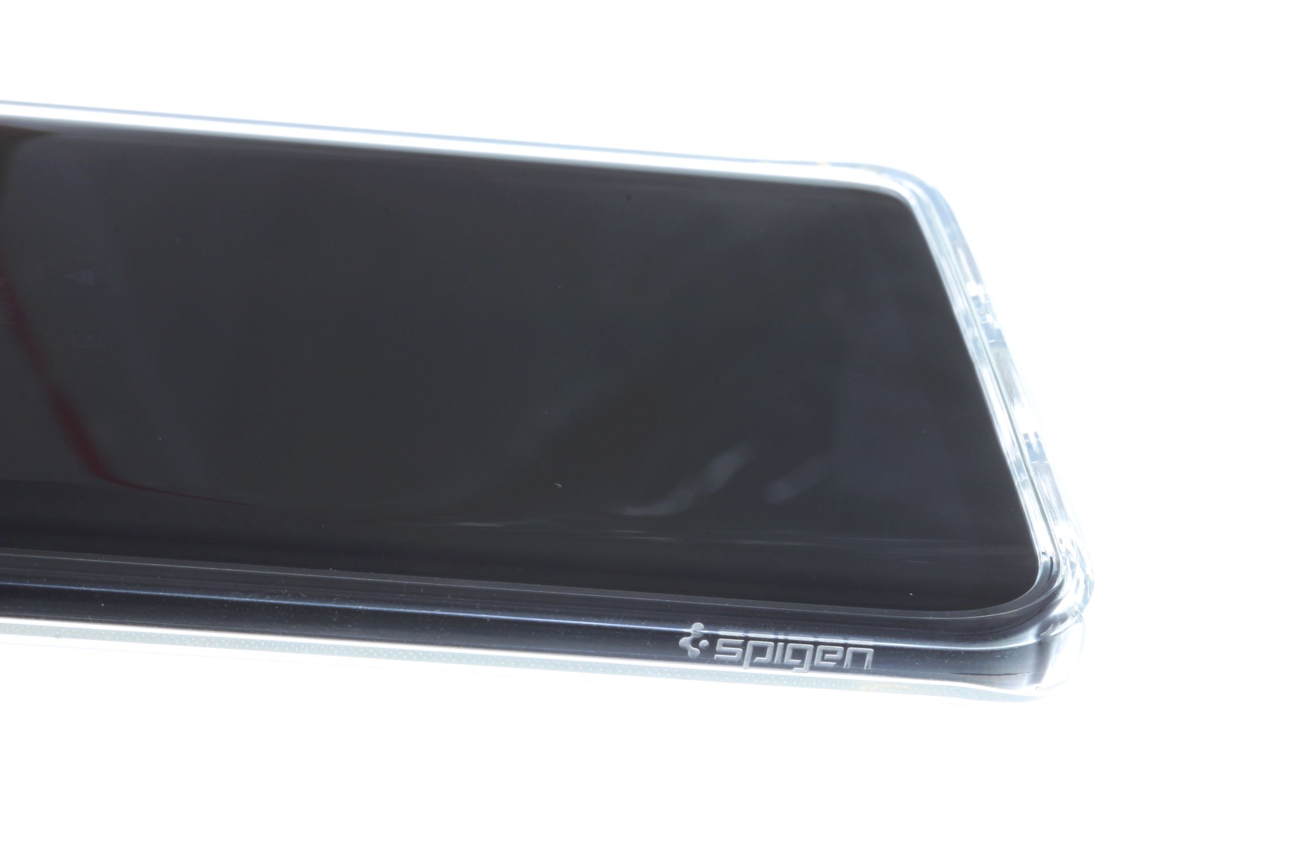 Etui Spigen Liquid Crystal