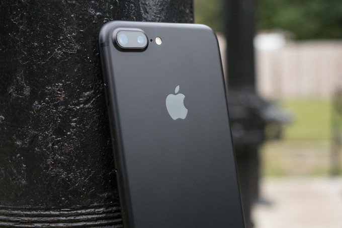 Opis: Apple iPhone 7 Plus Review