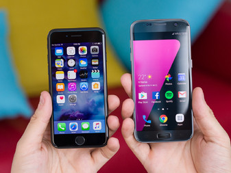 Opis: Apple iPhone 7 vs Samsung Galaxy S7