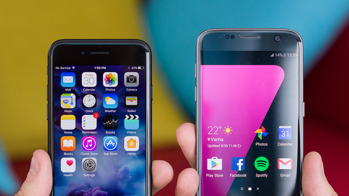 Opis: Apple iPhone 7 vs Samsung Galaxy S7