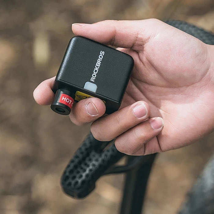 Pompka elektryczna mini Rockbros 42320008001 rowerowa do zaworów Schrader / Presta 100PSI - czarna