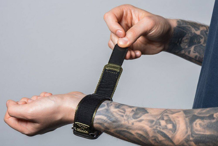 FORCELL F-DESIGN FA02 pasek magnetyczny nylonowy do APPLE Watch 42 / 44 / 45 / 49 mm oliwkowy