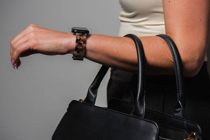 FORCELL F-DESIGN FA04 pasek żywiczny marmurkowy do APPLE Watch 42 / 44 / 45 / 49 mm brązowy