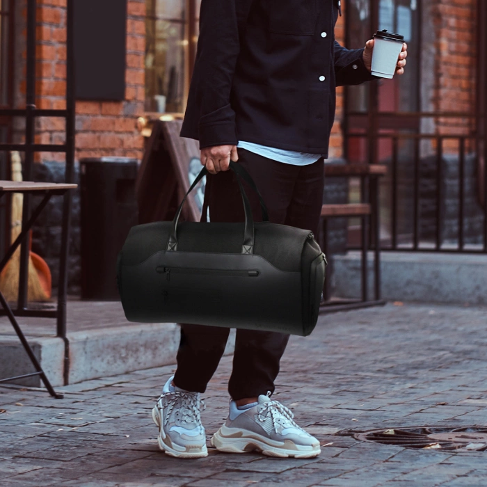 Torba podróżna Wozinsky Premium na garnitur z kieszenią na mokre rzeczy (50 l) - czarna