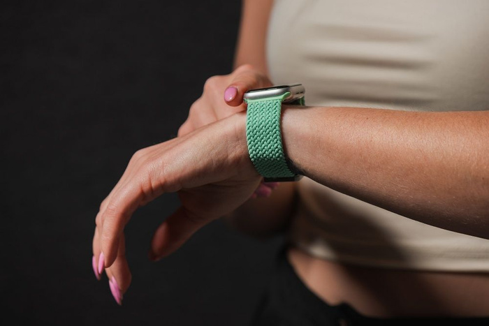 FORCELL F-DESIGN FA02 pasek magnetyczny nylonowy do APPLE Watch 42 / 44 / 45 / 49 mm pistacjowy