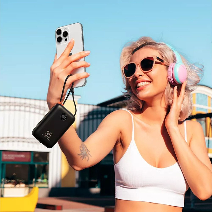 VEGER powerbank 30000 mAh z wbudowanymi kablami Typ C / Lightning PD QC3.0 35W K3 (W3018) czarny