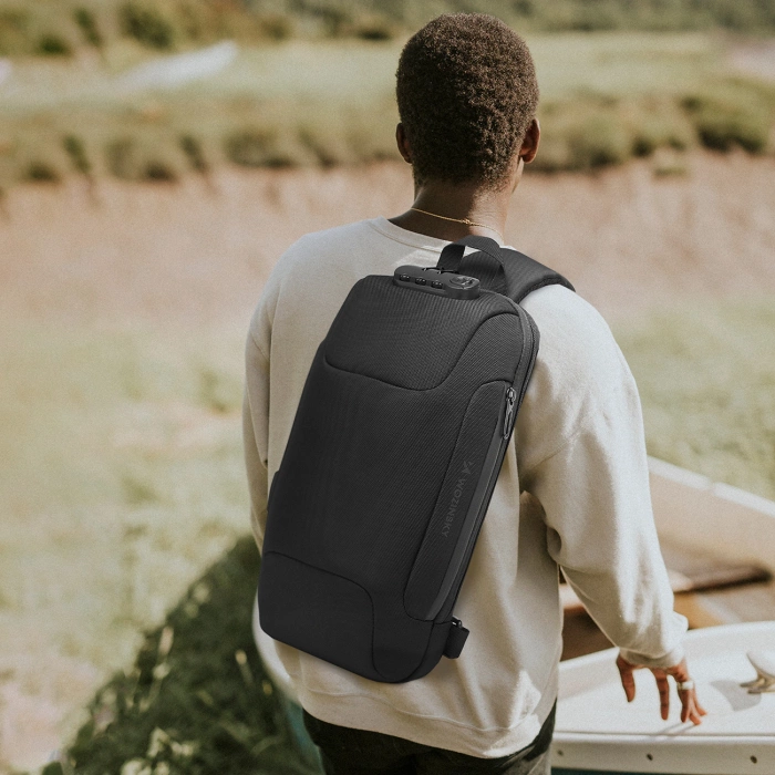 Plecak miejski Wozinsky Premium na jedno ramię, antykradzieżowy z organizerem i USB - czarny