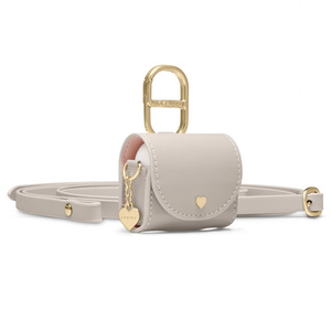 ETUI SPIGEN CYRILL MINI BAG APPLE AIRPODS 4 DARK BEIGE