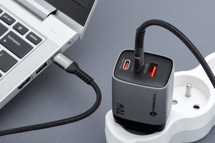 Ładowarka sieciowa do telefonu Forcell F-Energy GaN III 2 x USB C + USB A QC4.0 3,45A PD 70W SAM SFC2.0 z wyświetlaczem LCD VT-37 szara