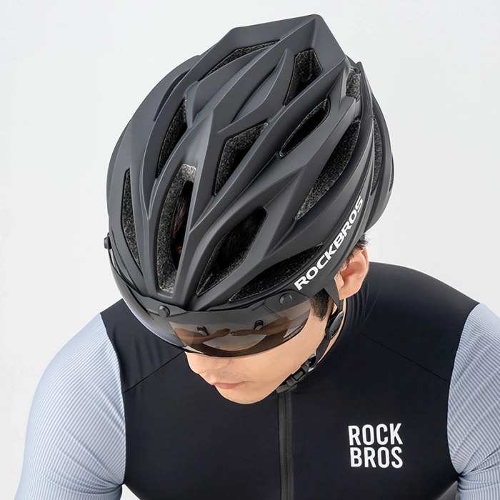 Kask rowerowy Rockbros z szybką, odpinane okulary z ochroną UV, unisex - czarny