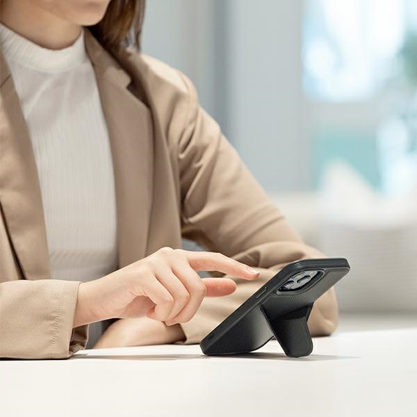 Etui UNIQ etui Transforma iPhone 13 6,1" czarny/ebony black MagSafe