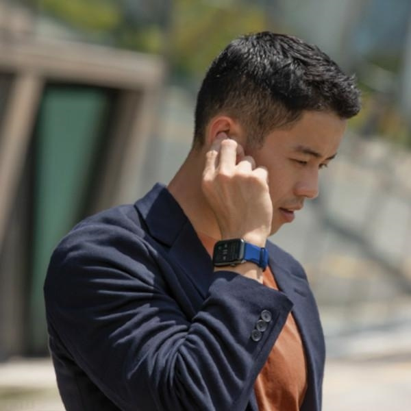 UNIQ pasek Linus Apple Watch Series 1/2/3/4/5/6/7/8/SE/SE2/Ultra 42/44/45/49mm Airosoft Silicone pomarańczowy/volt orange