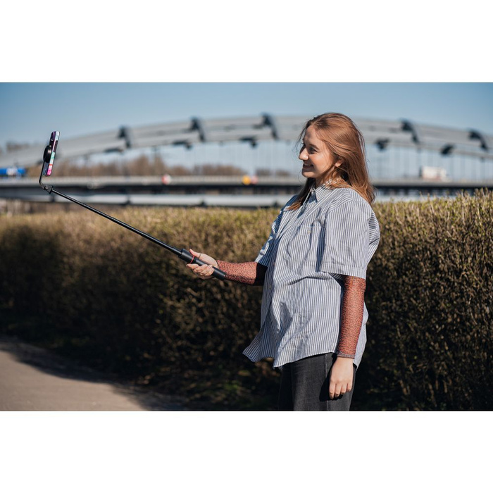 Selfie stick Forcell F-Grip MagSelfie S100M zgodny z MagSafe z pilotem bezprzewodowym czarny 0INT