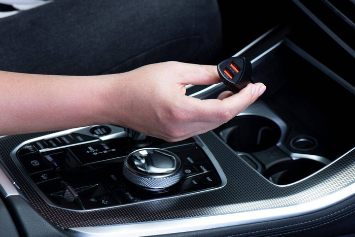 Ładowarka samochodowa Forcell F-Energy Carbon 2 x USB A QC3.0 3A 36W CC50-2A czarna