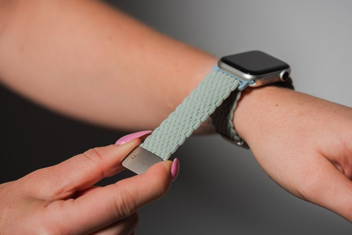 FORCELL F-DESIGN FA02 pasek magnetyczny nylonowy do APPLE Watch 42 / 44 / 45 / 49 mm jasny zielony