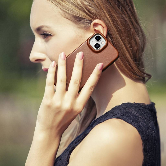 iCarer CE Oil Wax Premium Leather Folio Case skórzane etui iPhone 14 z klapką magnetyczne MagSafe brązowy (AKI14220705-BN)