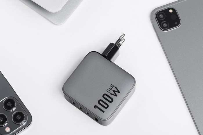 Ładowarka sieciowa do telefonu Forcell F-Energy GaN 3 x USB C + USB A QC4.0 PD 5A 100W VT-46 szara