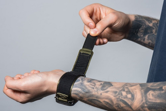 FORCELL F-DESIGN FA02 pasek magnetyczny nylonowy do APPLE Watch 42 / 44 / 45 / 49 mm oliwkowy