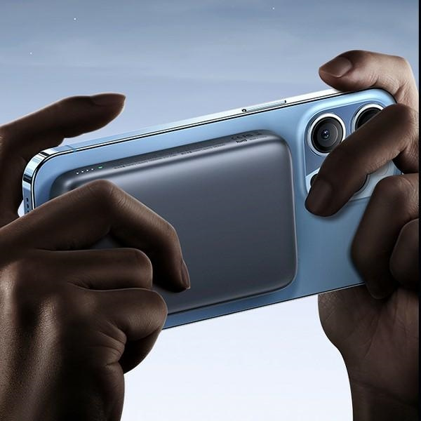 USAMS Powerbank PB67 10000mAh 20W QC3.0+PD Magnetic Wireless Fast Charge stalowy/tarnish 10KCD18401 (US-CD184)