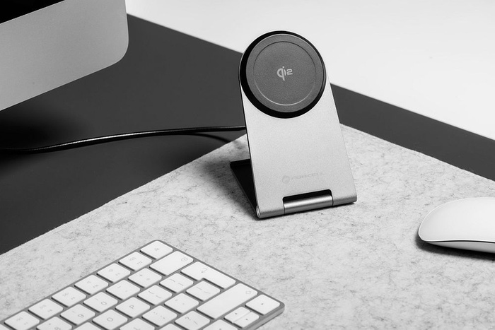 Ładowarka indukcyjna Forcell F-Energy Flip Charge USB C Qi2 15W zgodna z MagSafe srebrna 0INT