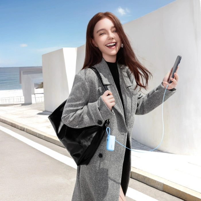 Powerbank Joyroom JR-PR2L 10000mAh 35W z wbudowanym zwijanym kablem USB-C i kablem-smyczą USB-C - niebieski