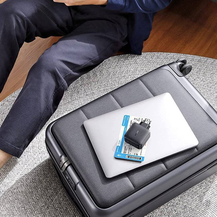 Ugreen szybka ładowarka PPS 65W USB / 3x USB Typ C QC 3.0 Power Delivery SCP FCP AFC (azotek galu) czarny (CD224 70774)