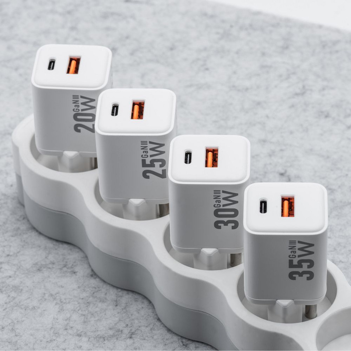 Ładowarka sieciowa do telefonu Forcell F-Energy Mini GaN III USB C + USB A QC4.0 PD 30W VT-35 biała 0INT