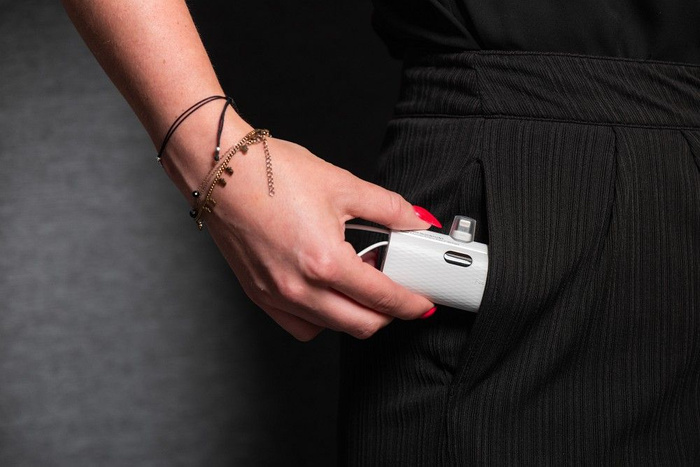 Powerbank Forcell F-Energy Power Plug F5K3 PD 20W 5000 mAh z wbudowanym złączem Lightning biały