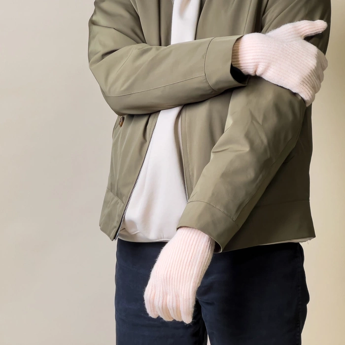 Rękawiczki plecione do telefonu z wycięciem na palce - różowe