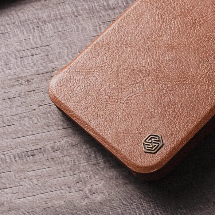 Nillkin Qin Leather Pro Case etui Samsung Galaxy S23 pokrowiec z klapką osłona na aparat brązowe