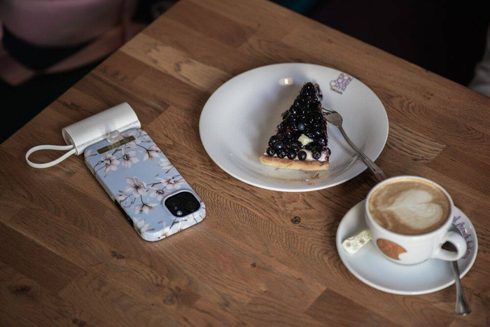 Powerbank Forcell F-Energy Power Plug F5K3 PD 20W 5000 mAh z wbudowanym złączem Lightning biały