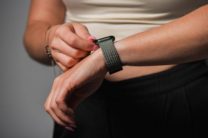 FORCELL F-DESIGN FA02 pasek magnetyczny nylonowy do APPLE Watch 42 / 44 / 45 / 49 mm oliwkowy