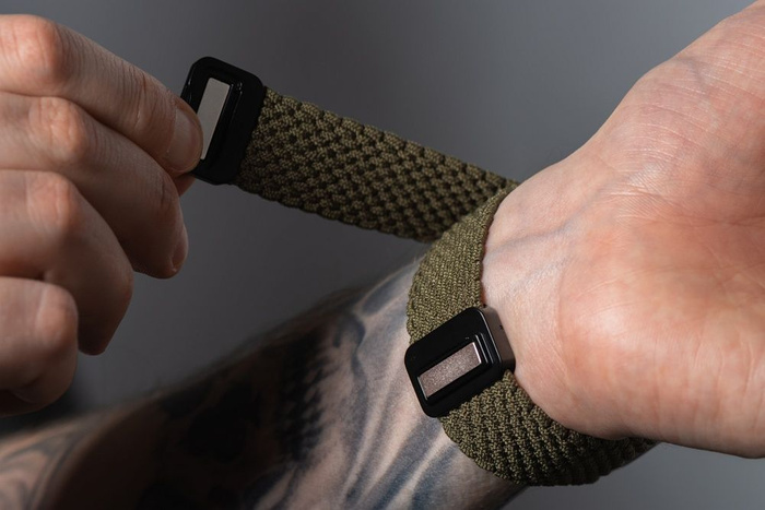 FORCELL F-DESIGN FA02 pasek magnetyczny nylonowy do APPLE Watch 42 / 44 / 45 / 49 mm ciemny oliwkowy