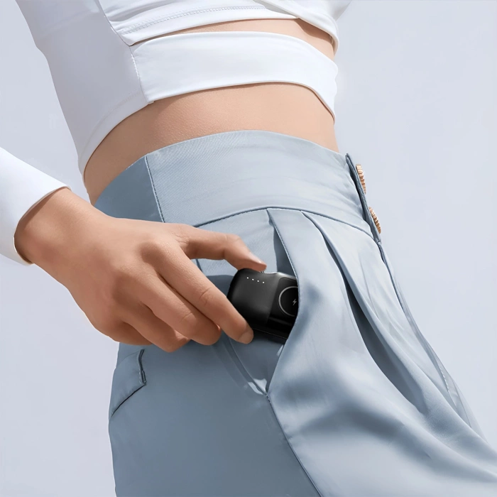 Mini powerbank Wozinsky WF16-YCS 5000mAh 15W USB-C z wbudowanym kablem USB-C i ładowarką do Apple Watch - czarny