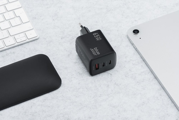 Ładowarka sieciowa do telefonu Blue Star GaN 2 x USB C + USB A QC4.0 PD 4A 65W VT-43 czarna