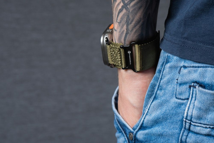 FORCELL F-DESIGN FA02 pasek magnetyczny nylonowy do APPLE Watch 42 / 44 / 45 / 49 mm oliwkowy