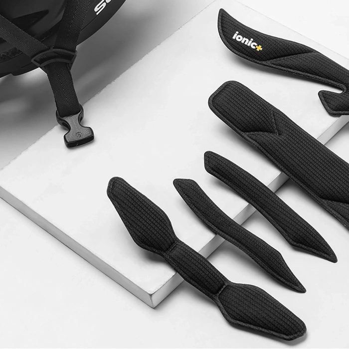 Kask rowerowy Rockbros z szybką, odpinane okulary z ochroną UV, unisex - czarny