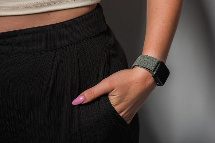 FORCELL F-DESIGN FA02 pasek magnetyczny nylonowy do APPLE Watch 38 / 40 / 41 mm oliwkowy