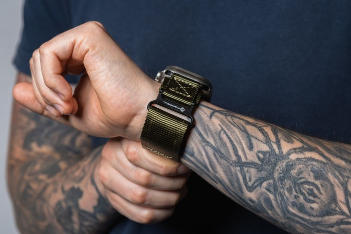 FORCELL F-DESIGN FA02 pasek magnetyczny nylonowy do APPLE Watch 42 / 44 / 45 / 49 mm oliwkowy